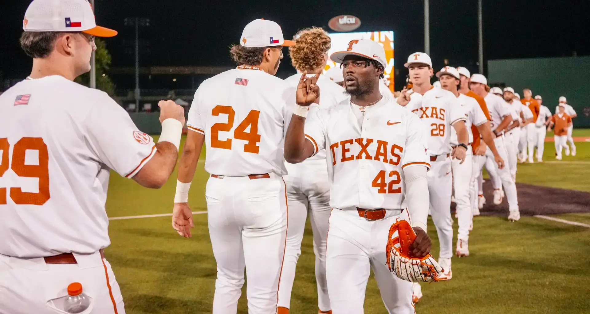 Texas Baseball Overcomes Early Deficit, Downs Texas A&M-Corpus Christi 14-7