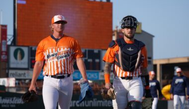 Hooks outscore Naturals 10-5 as Honey Butter Chicken Biscuits, lead series 2-0