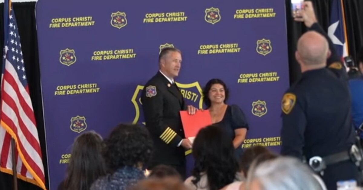 911 dispatcher honored for helping husband save his pregnant wife