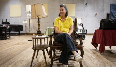 Austin artist looks for escape in séance to contact Houdini