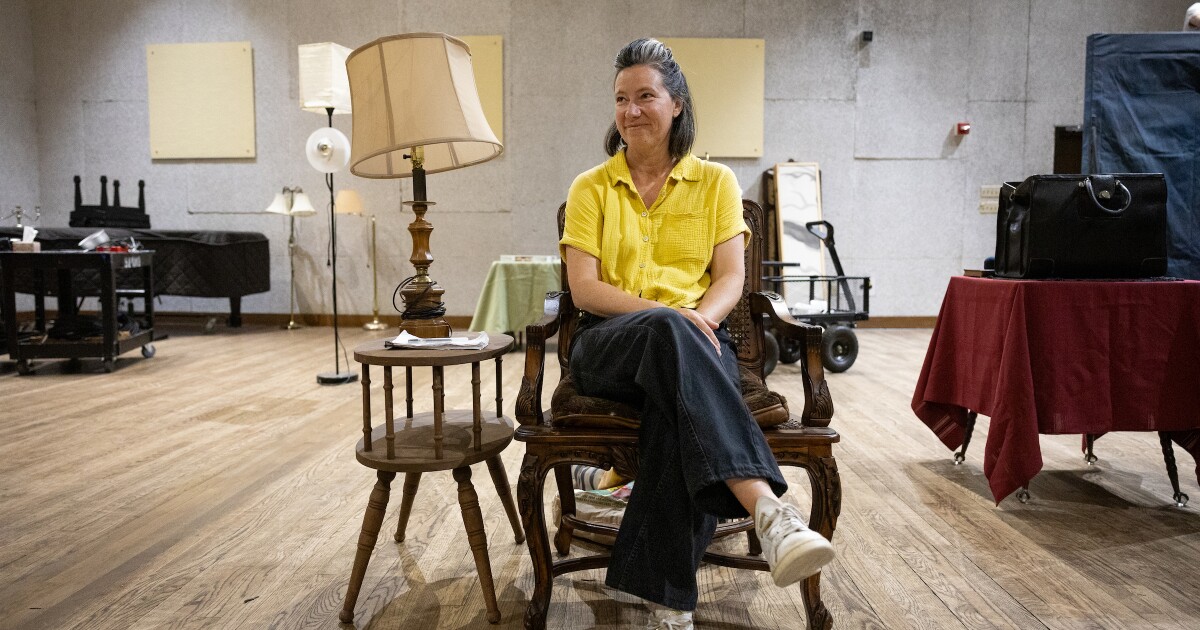 Austin artist looks for escape in séance to contact Houdini