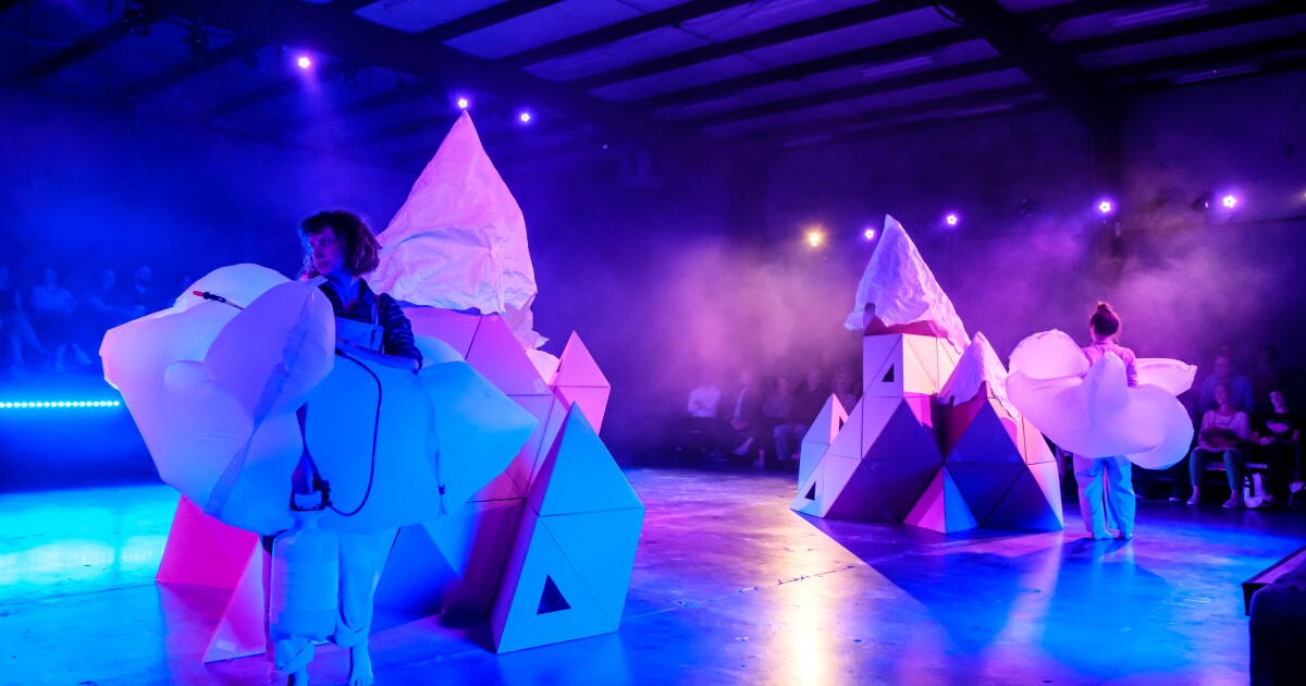 Austin's Rude Mechs create art for a roomful of people with 'Not Every Mountain'