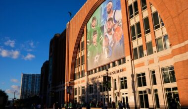 Dallas Stars' arena investigating 4 fans for apparently celebrating with a Nazi salute