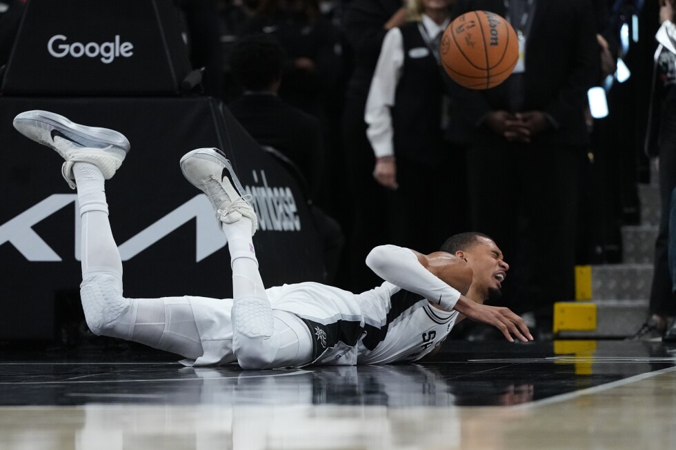 Blazers rally past Spurs after Wembanyama exits with concussion