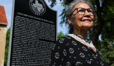 Descendants of Choctaw code talkers gather in Fort Worth for historical marker unveiling