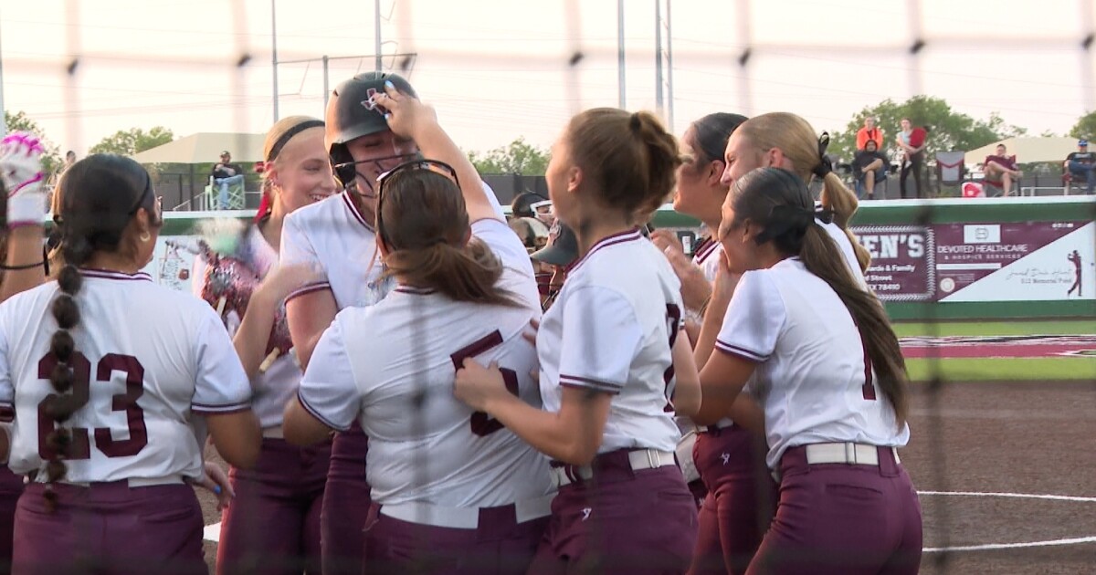 Calallen softball wins District Championship, Wildcats baseball shuts out T-M