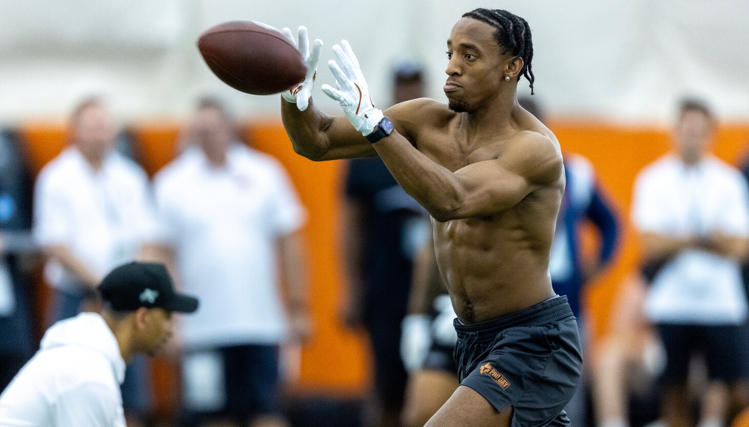 After pick swaps with Panthers, Bears draft Texas CB Malik Muhammad in fourth round at No. 124 overall