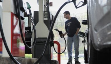 Texas drivers turn to gas apps, loyalty programs to save money