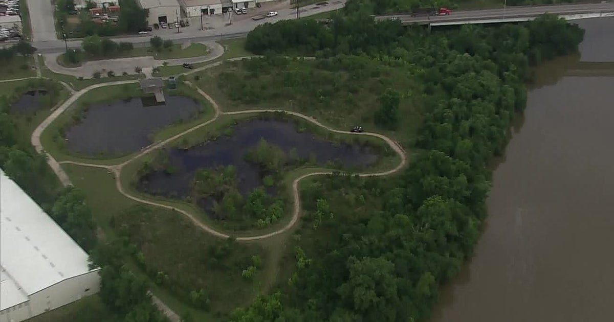 Dive team responds to report of body in water in east Houston
