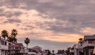 2 Texas beaches crest among 10 best in U.S. for 2026