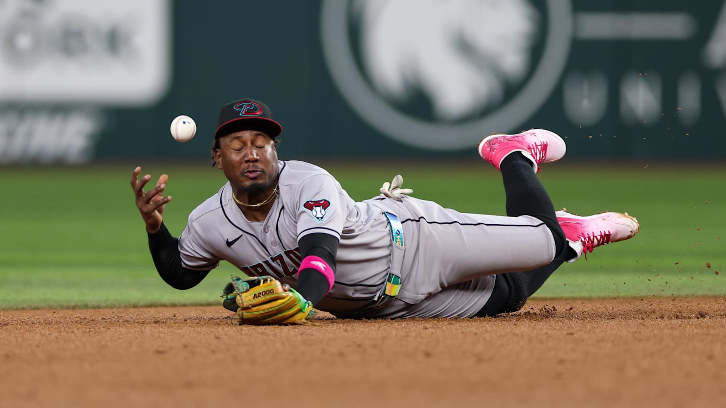 Torey Lovullo Says D-backs Are 'Having Trouble' With Texas Infield