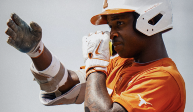 No. 6 Texas sweeps Missouri, 12-7