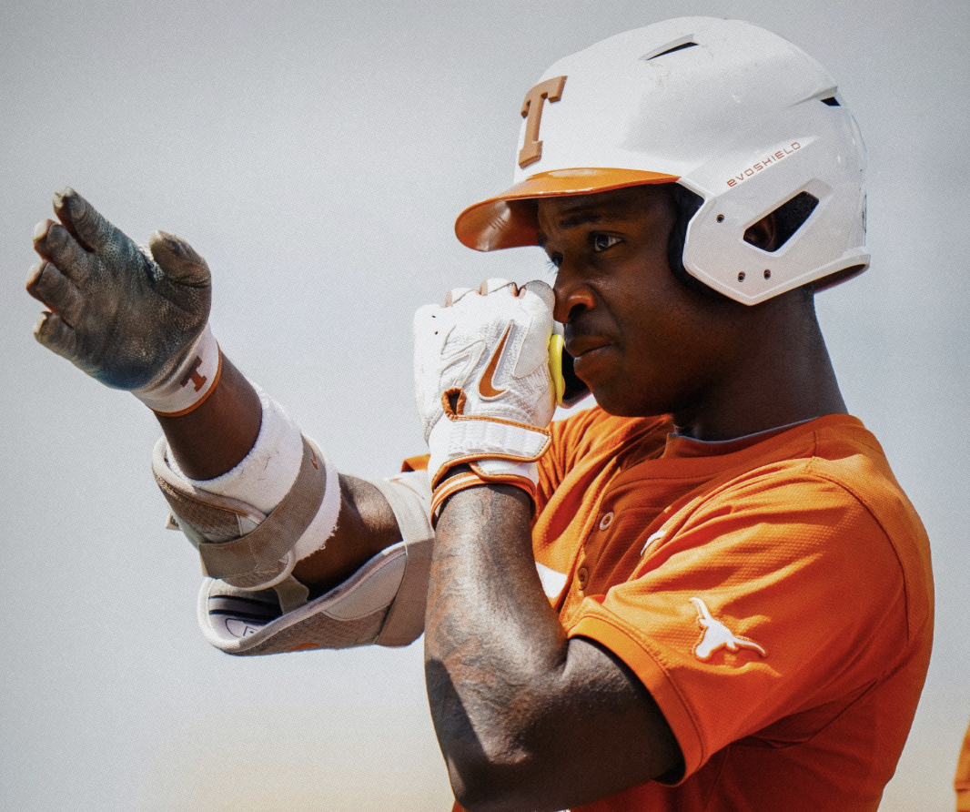 No. 6 Texas sweeps Missouri, 12-7