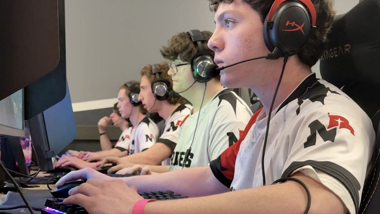 FAA eyes young gamers for air traffic controller roles
