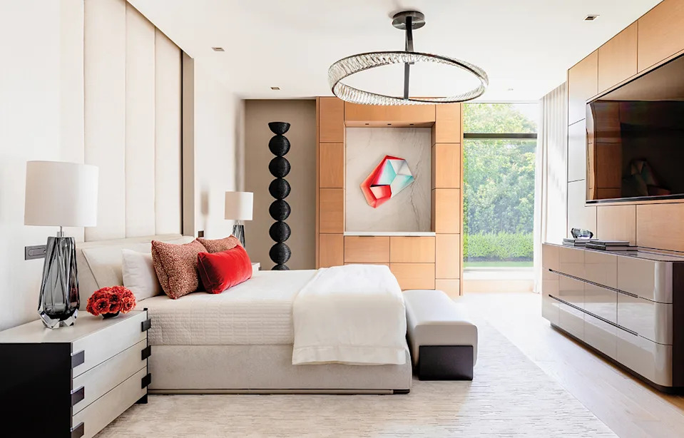 In the primary bedroom, nightstands by Antoine Proulx flank a tailored bed frame by Giorgetti, set beside a piece by Veronica Ibargüengoitia.