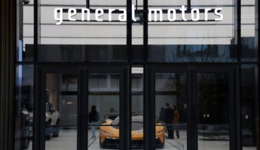 GM lays off 500-600 salaried IT workers to cut costs
