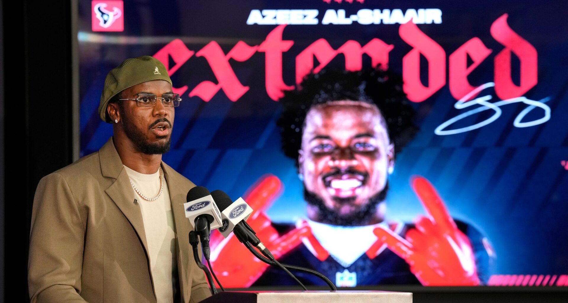 Texans sign Pro Bowl LB Azeez Al-Shaair to 3-year extension that'll keep him in Houston through 2029