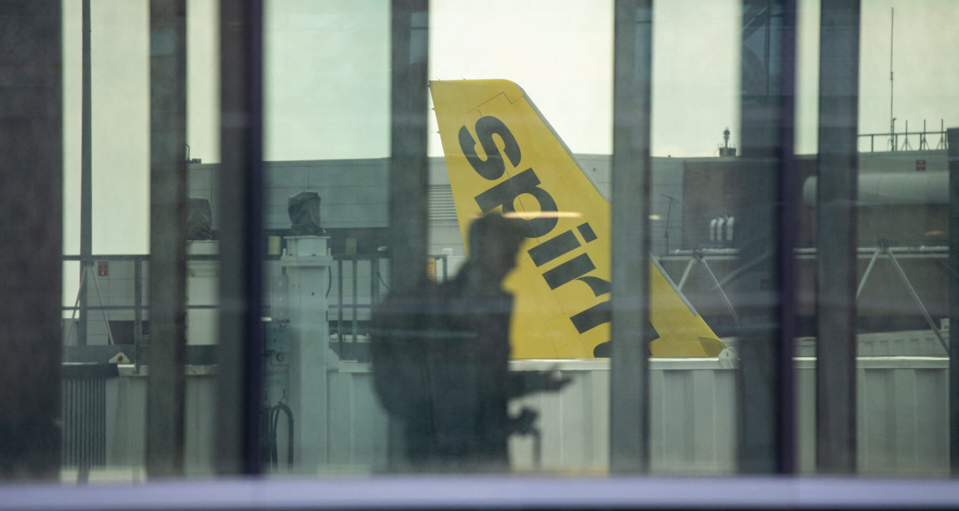 Spirit Airlines shuts down operations affecting SAT travelers