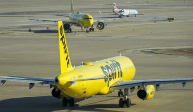 U.S. carriers offer rescue fares after Spirit Airlines collapses