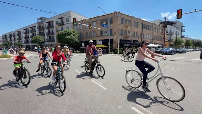 Síclovía returns to San Antonio after weather postponement, draws crowds to free event