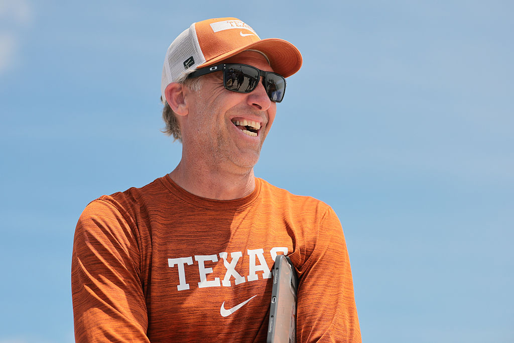 Texas falls to UCLA 3-2 in NCAA semifinals