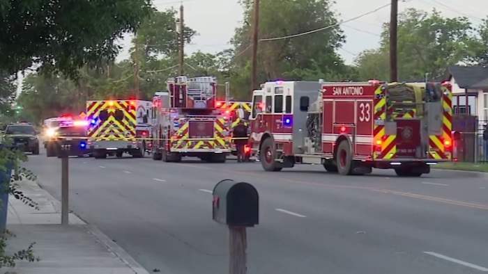 Woman dead after single-vehicle rollover crash on West Side, San Antonio police say