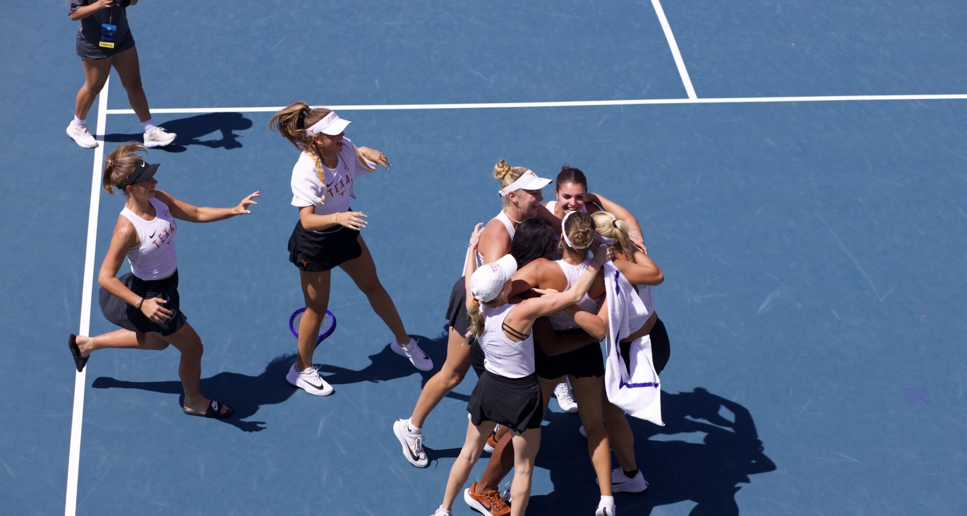 Texas men's and women's teams reach Sweet 16