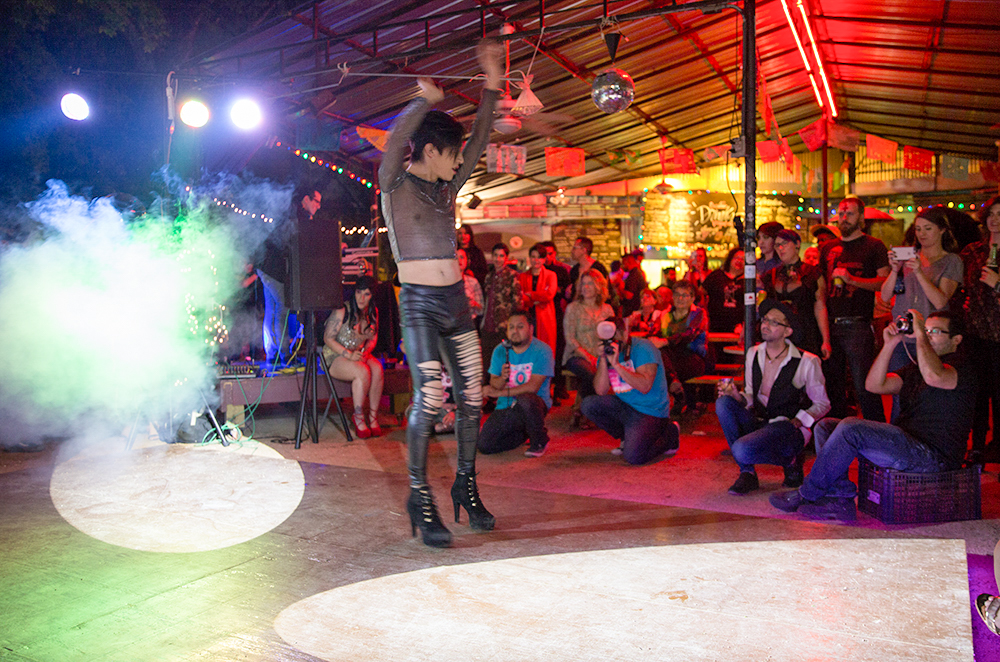 A local performer dazzles La Botanica goers.