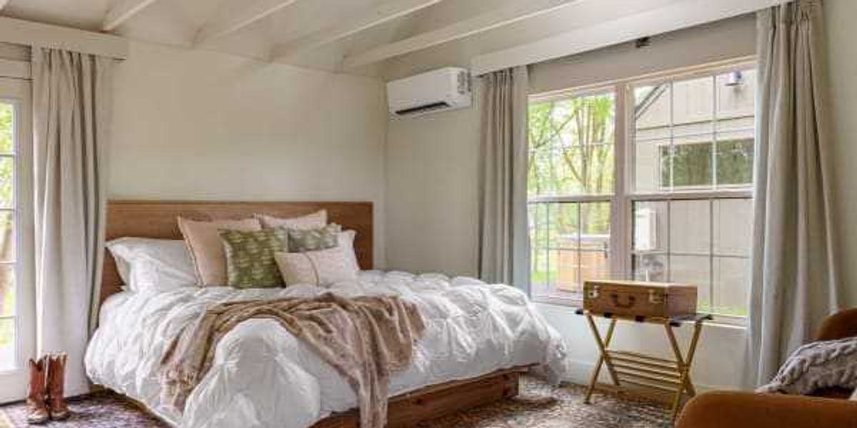 Texas retreat invites guests to hang out on an active farm