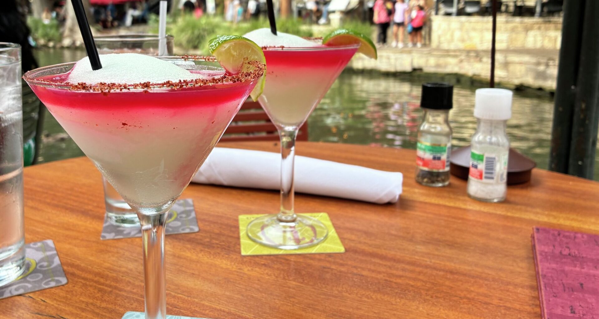 Can you drink on the River Walk in San Antonio?
