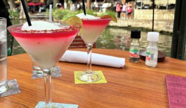 Can you drink on the River Walk in San Antonio?