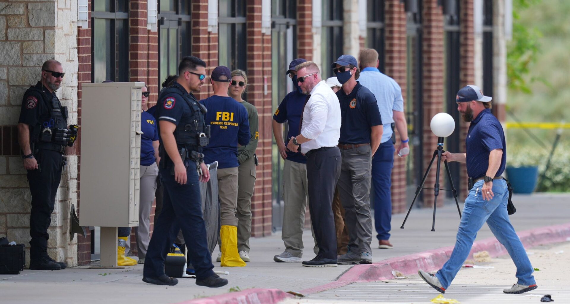 2 killed and 3 injured in back-to-back shootings north of Dallas, police say
