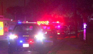 Man flees after stabbing woman in back on West Side, San Antonio police say