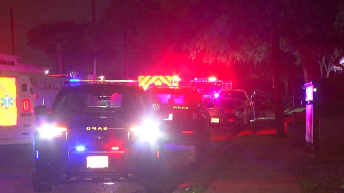 Man flees after stabbing woman in back on West Side, San Antonio police say