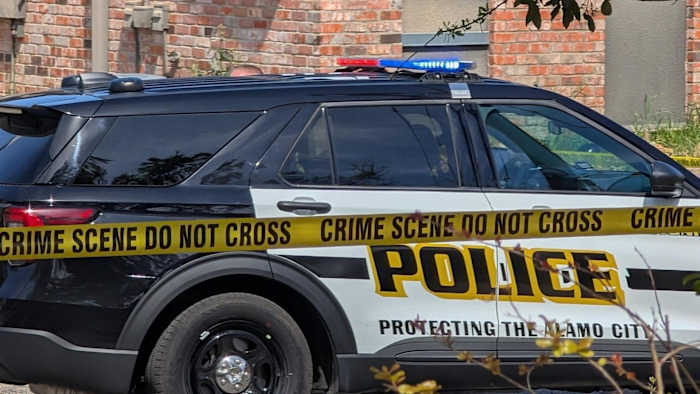 At least 2 dead in Southwest Side crash, SAPD says