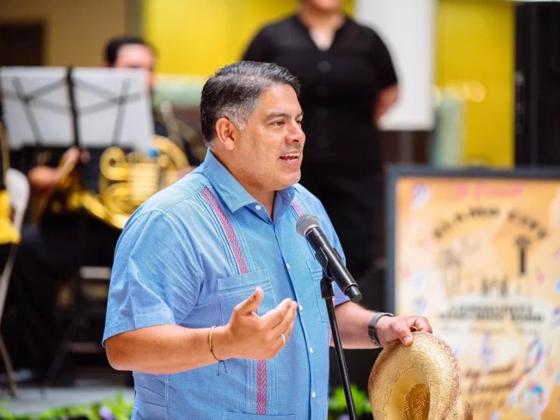Former Councilman Manny Pelaez bashes Mayor Jones, buddies up with her former staffers 