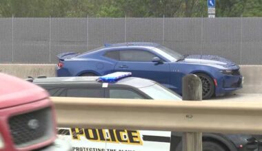 Murder-suicide investigation underway after 2 found dead at Southwest Side crash scene