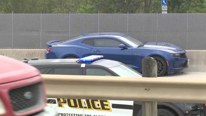 Murder-suicide investigation underway after 2 found dead at Southwest Side crash scene