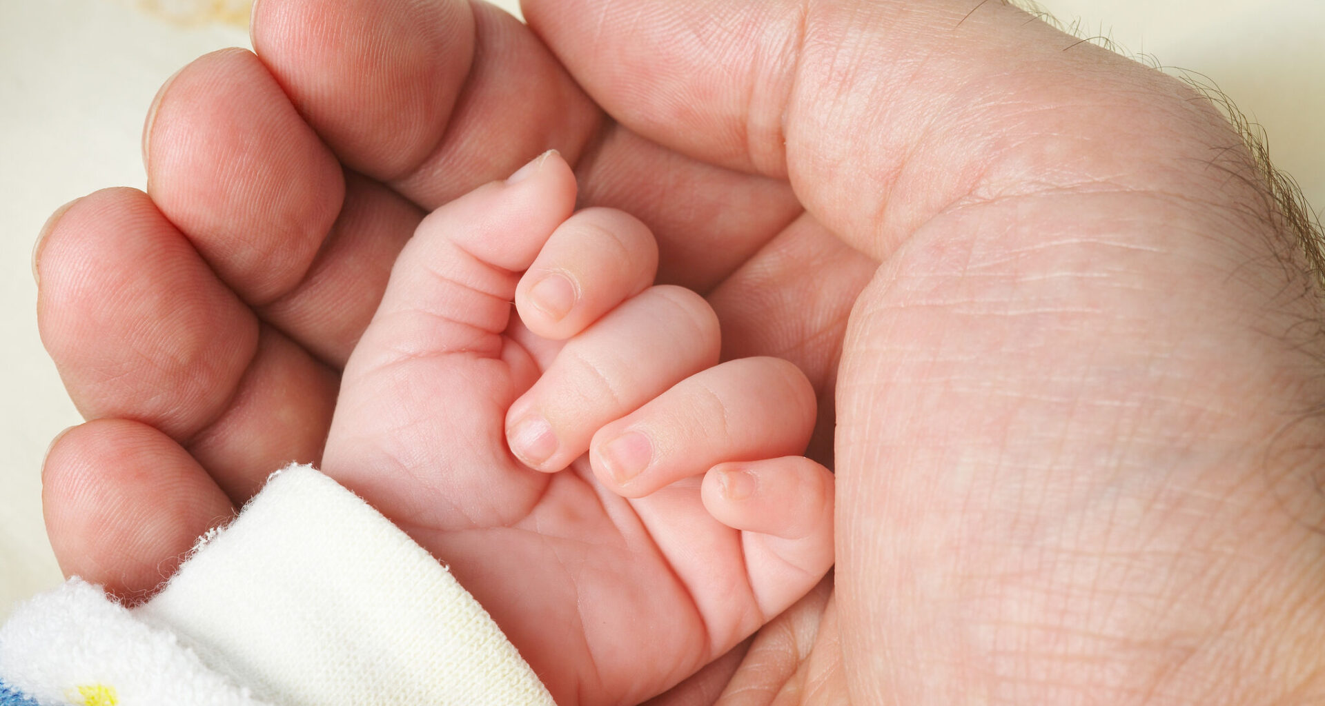 News 4, Fox SA meteorologist Joe DeCarlo welcomes newborn daughter