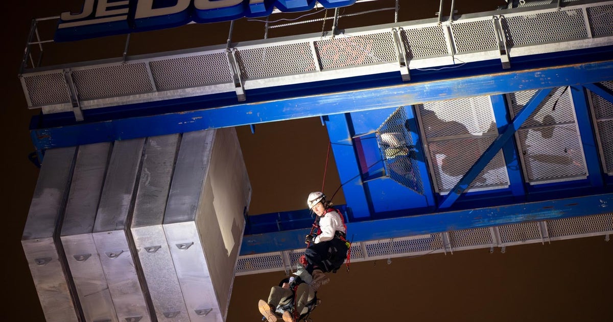 Firefighters rescue Fort Worth crane operator over 200 feet in air during medical emergency