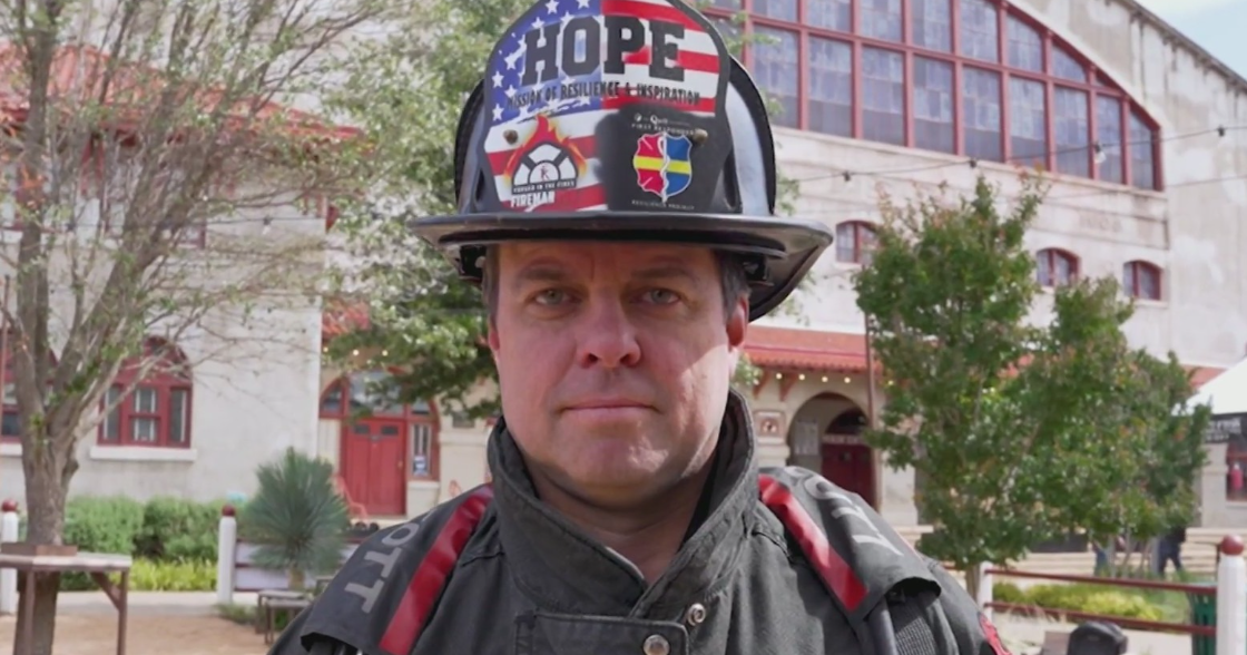 Firefighter who served at Ground Zero runs Fort Worth Stockyards race in full gear to honor the fallen