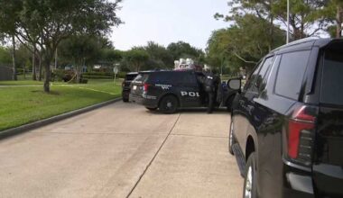1 dead, 1 hospitalized after possible drive-by shooting in SE Houston