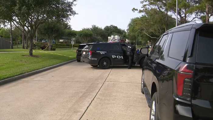1 dead, 1 hospitalized after possible drive-by shooting in SE Houston