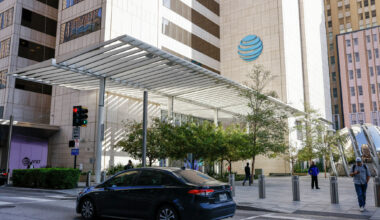 JPMorgan Chase America's gives AT&T $400 million loan for HQ