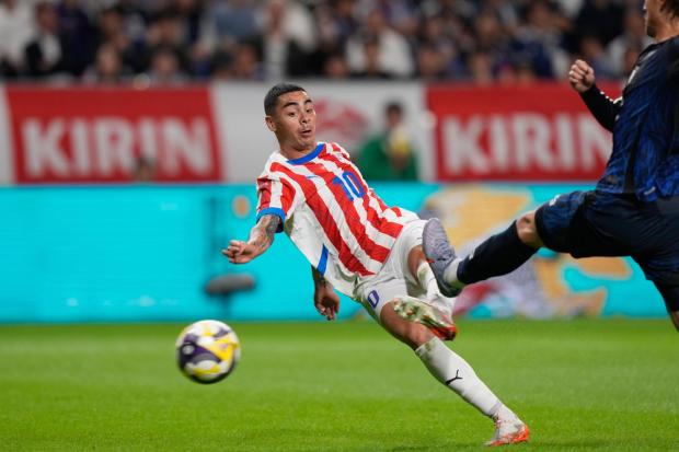 Miguel Almiron shoots