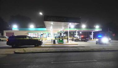 Man critical after being shot during fight with son at Houston gas station, HPD says