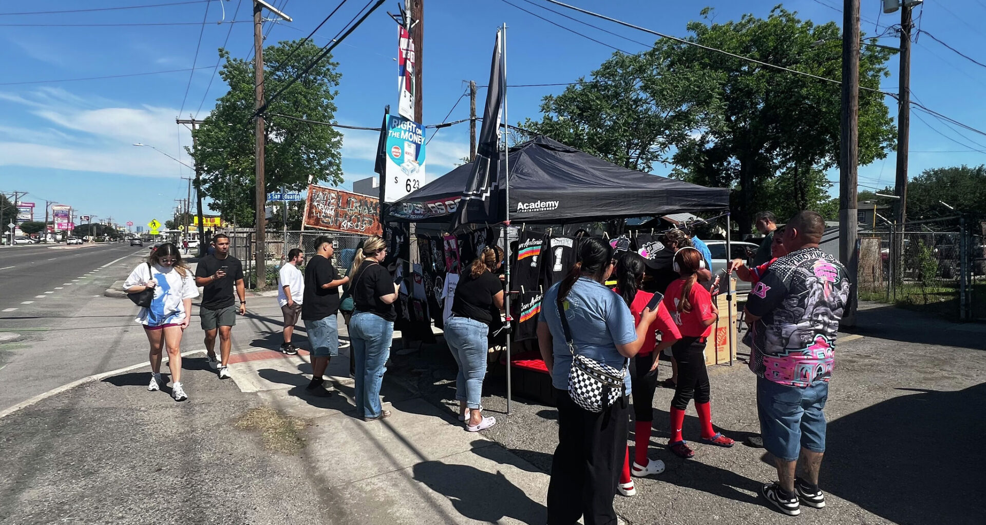 Street vendors bring puro magic back to Spurs playoff run