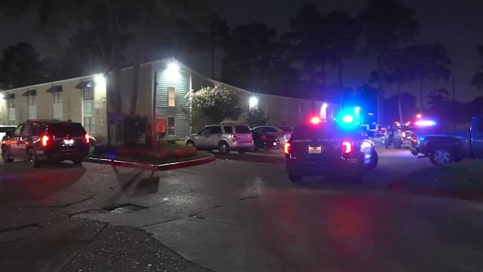 Man shot in leg after argument outside northwest Houston apartment complex, police say