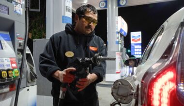 Oregon Democrats found a way to improve roads. Now their gas tax goes before voters as prices soar