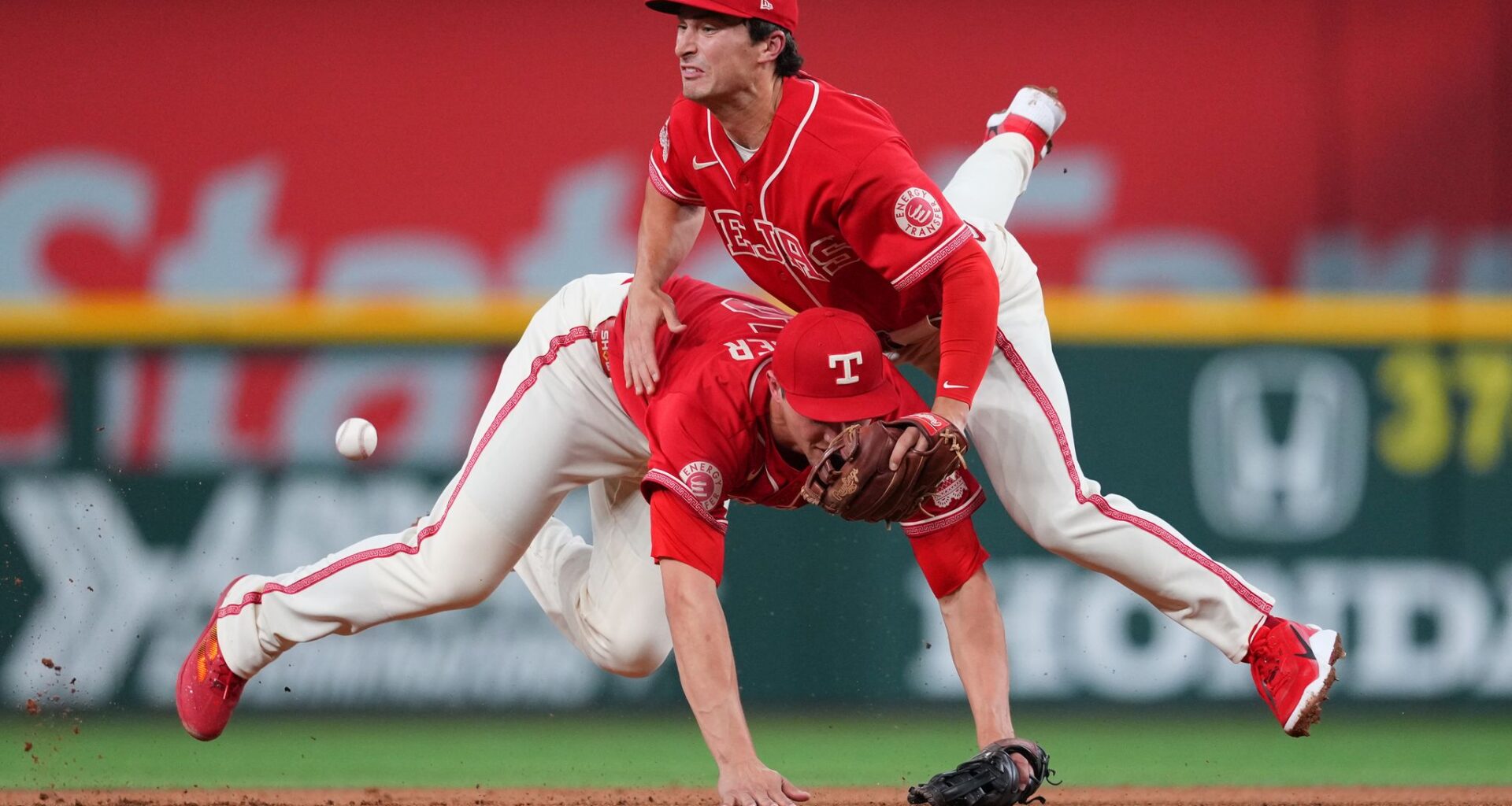 Justin Foscue rebounds from causing blooper with star SS Corey Seager with 1st homer for Rangers